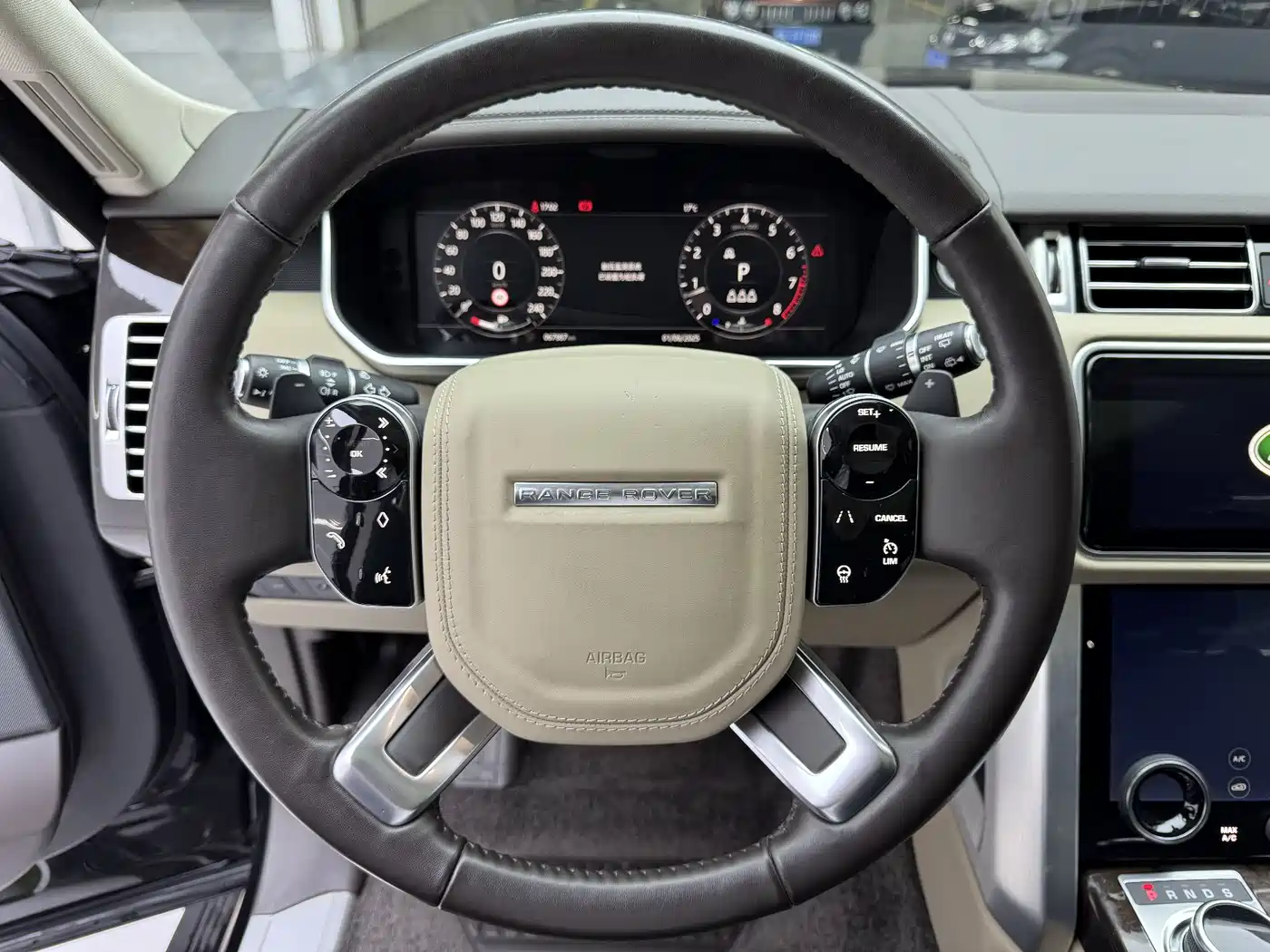 Land Rover Range Rover 2022 3.0 L6 400PS Heritage Extended Classic Edition фото 15