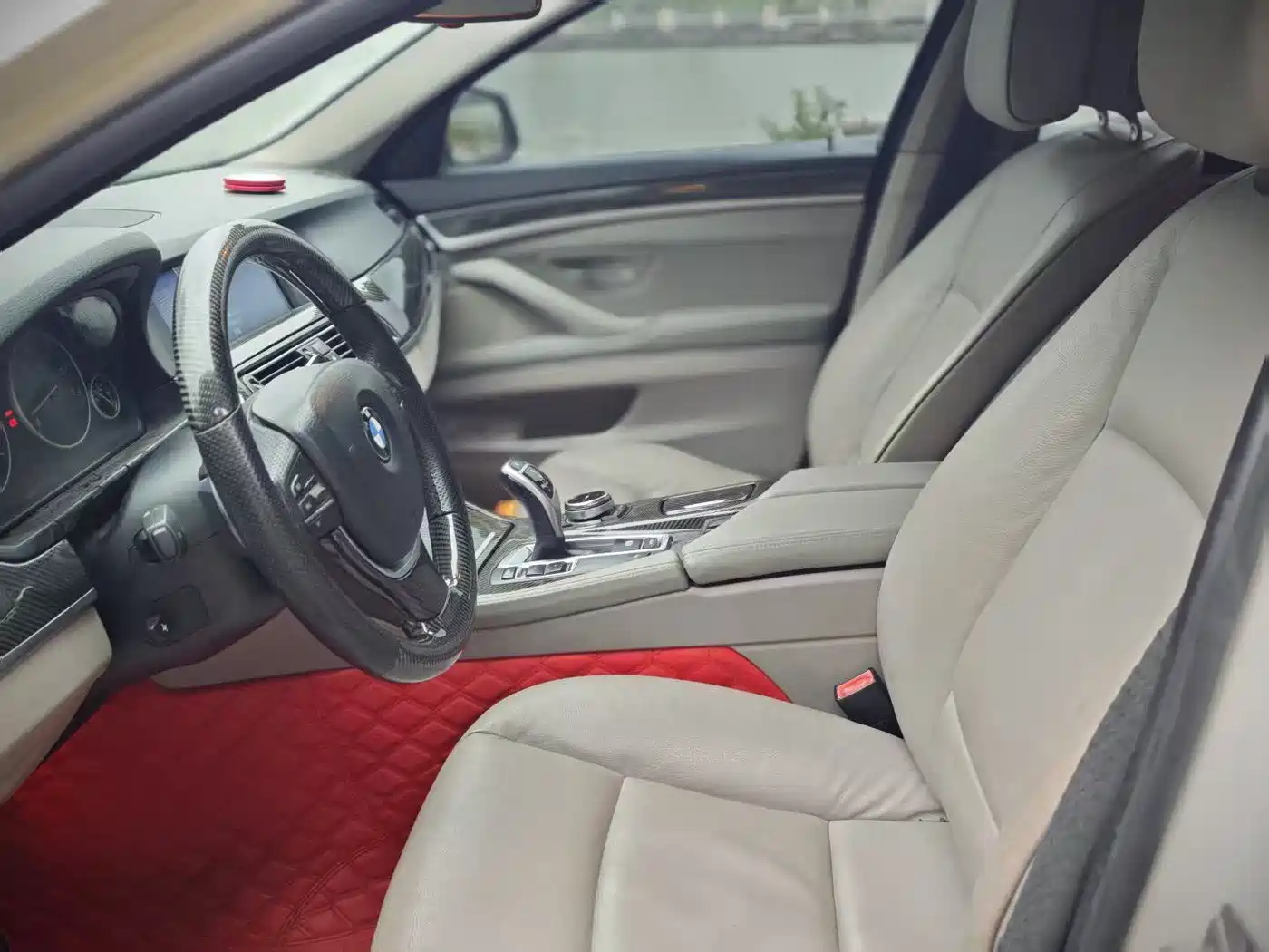 BMW 5 Series 2013 530Li Leadership фото 15