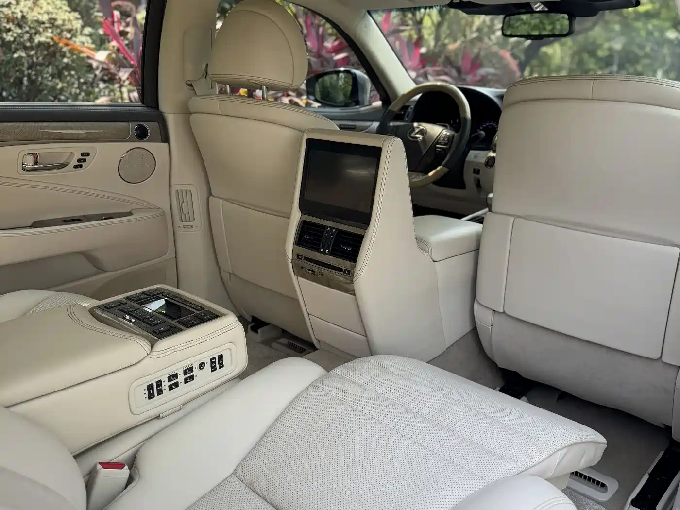 Lexus LS 2016 460L AWD Premium фото 35