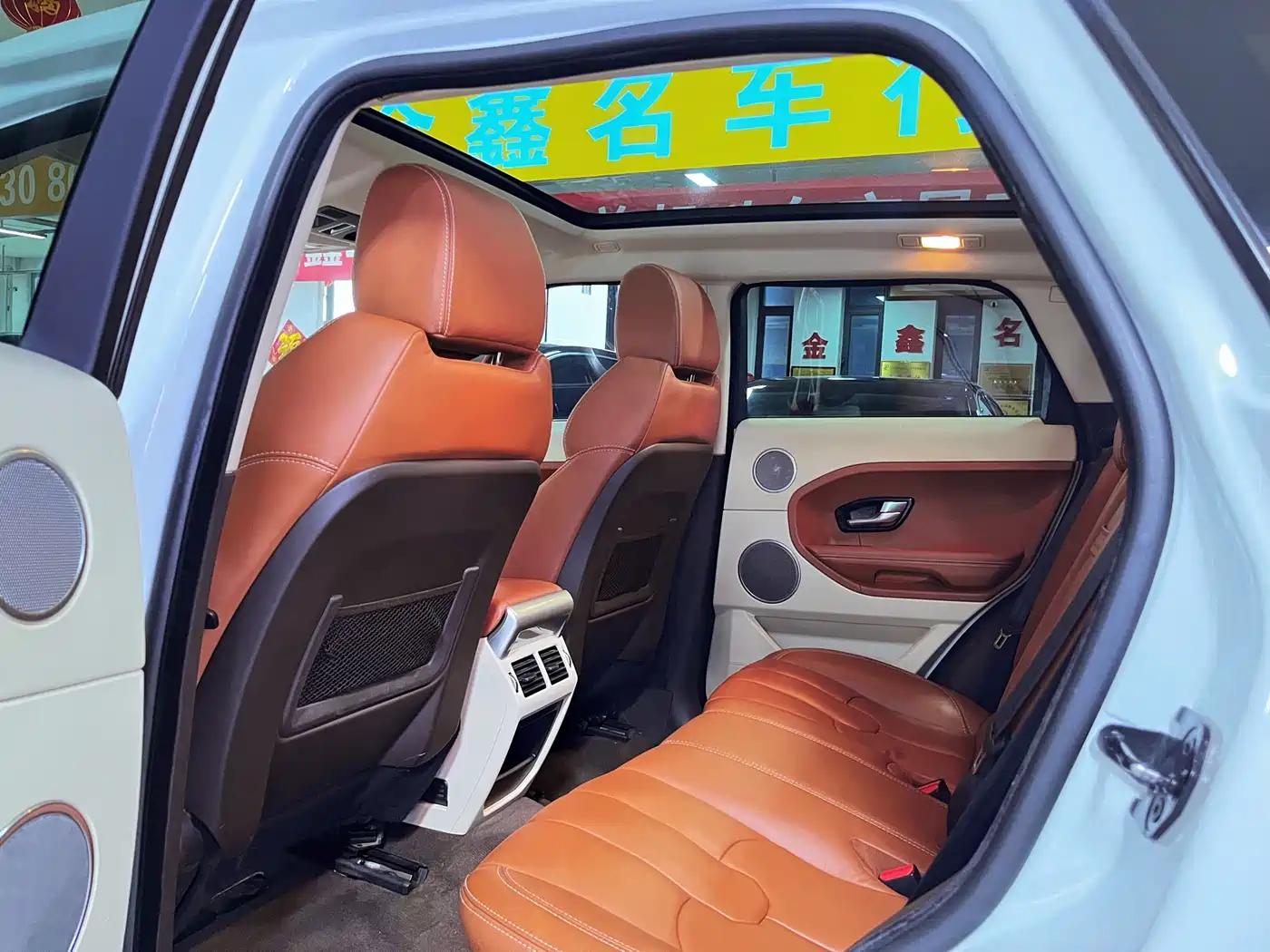 Land Rover Range Rover Evoque (Import) 2013 2.0T 5-door Premium Edition фото 8