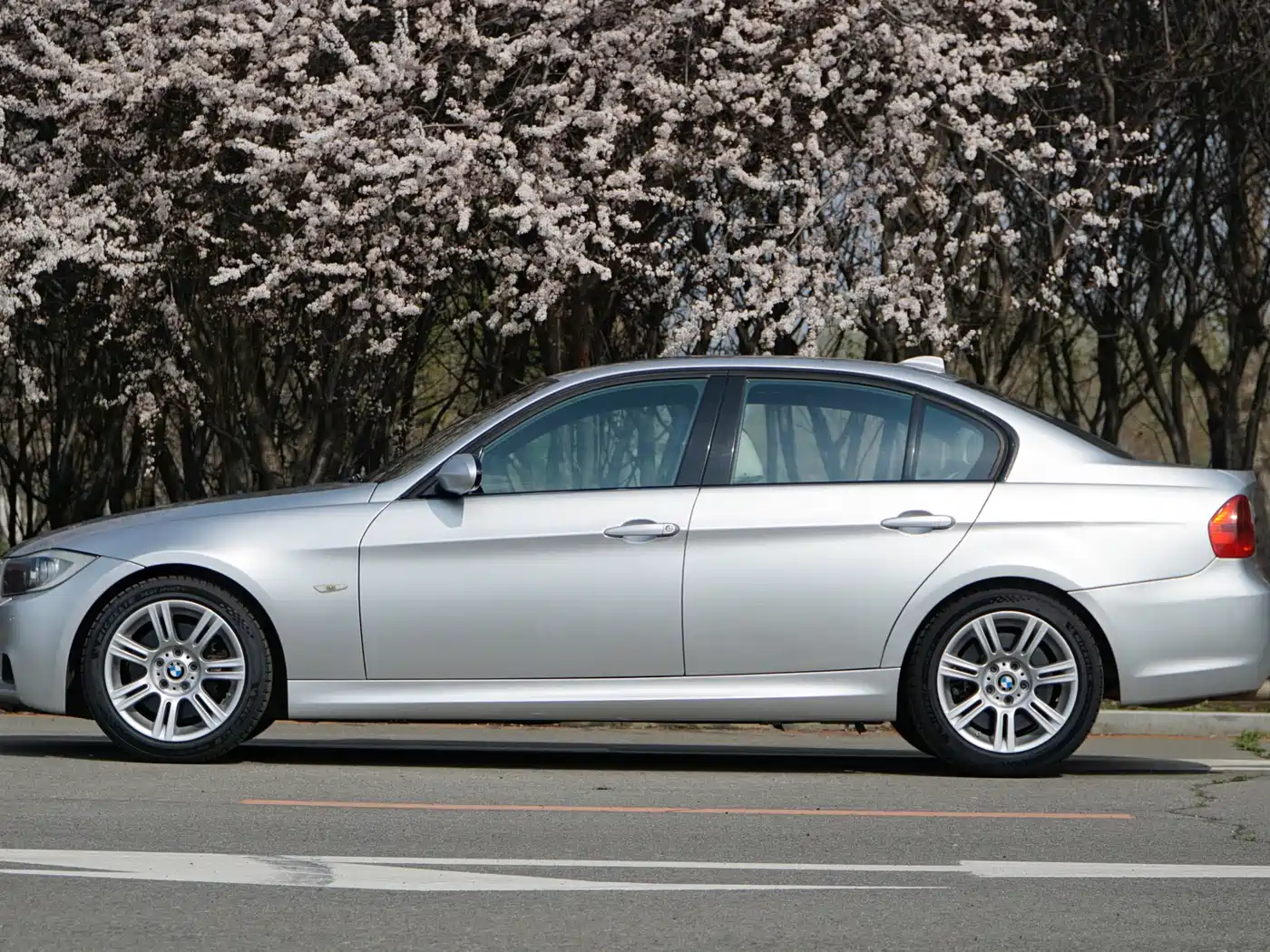 BMW 3 Series (Import) 2005 330i фото 12
