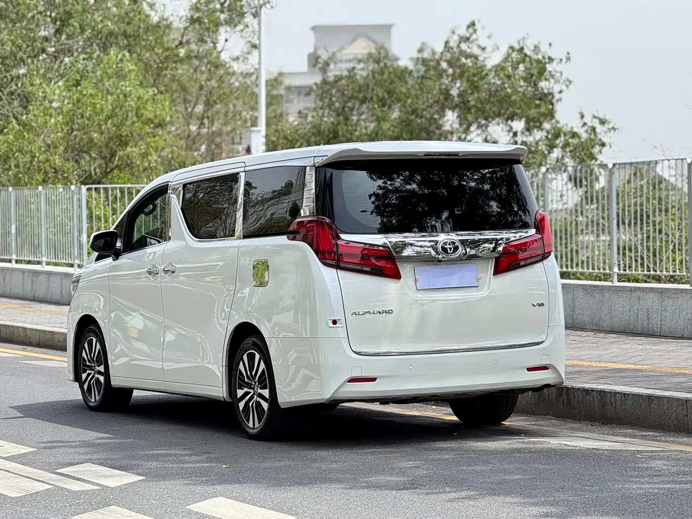 Toyota Alphard 2018 Facelift 3.5L Premium Edition фото 4