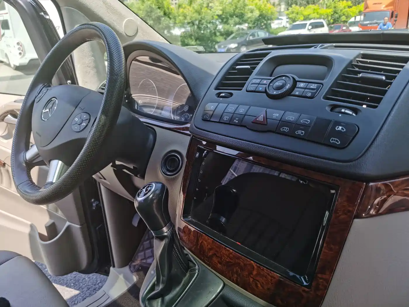 Mercedes-Benz Viano 2013 Model 3.0L Navigation Edition фото 16