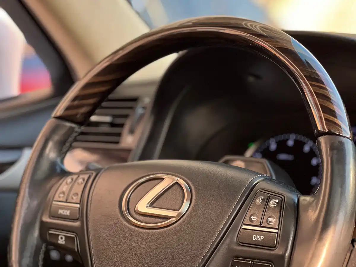 Lexus LS 2016 460L AWD Premium фото 32