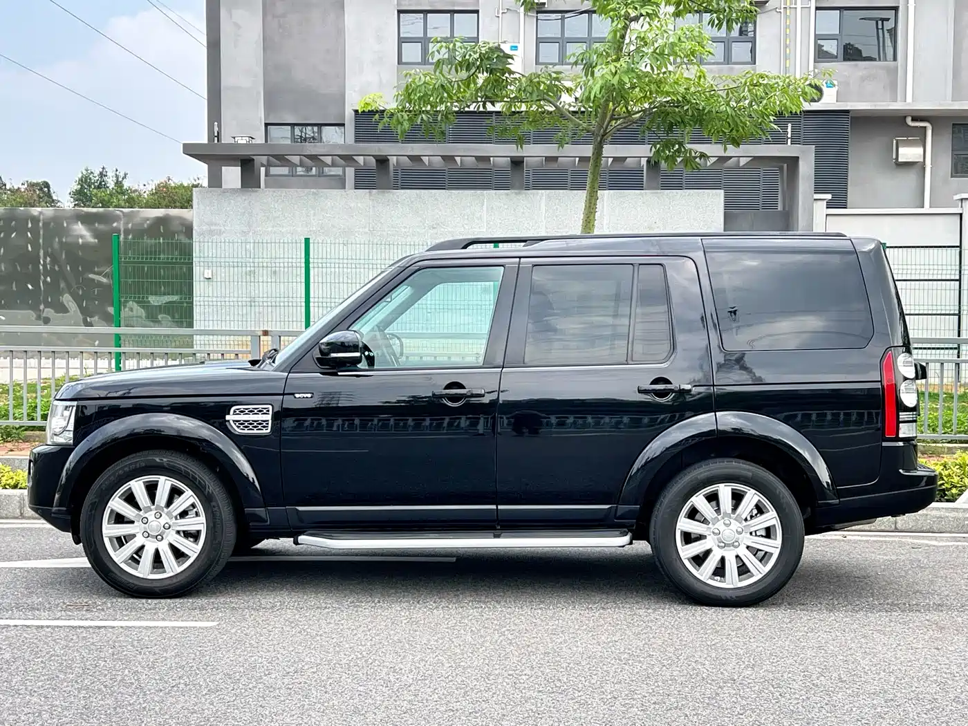 Land Rover Discovery 2015 3.0 SC V6 HSE фото 2