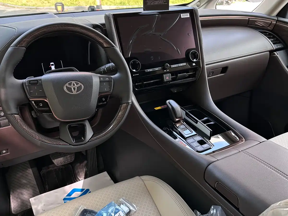 Toyota Alphard 2024 Hybrid 2.5L Ultimate Enjoyment Edition фото 8