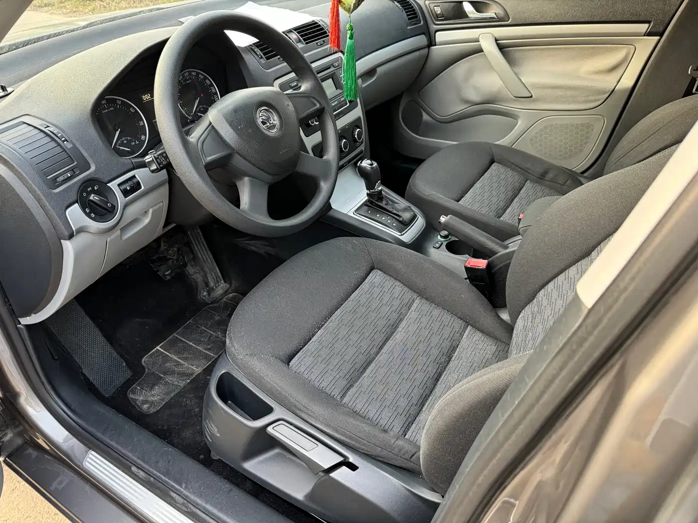 Škoda Octavia 2014 1.6L Auto Yijie Edition фото 6