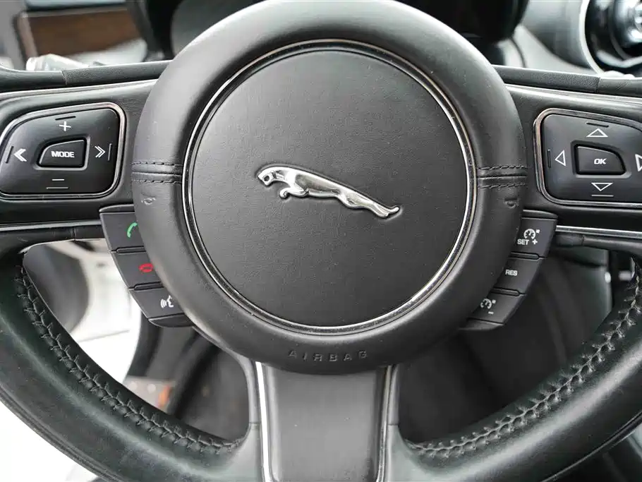 JAGUAR XJ