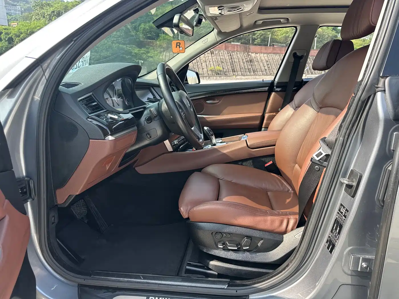BMW 5 Series GT 2011 535i Elegance фото 13