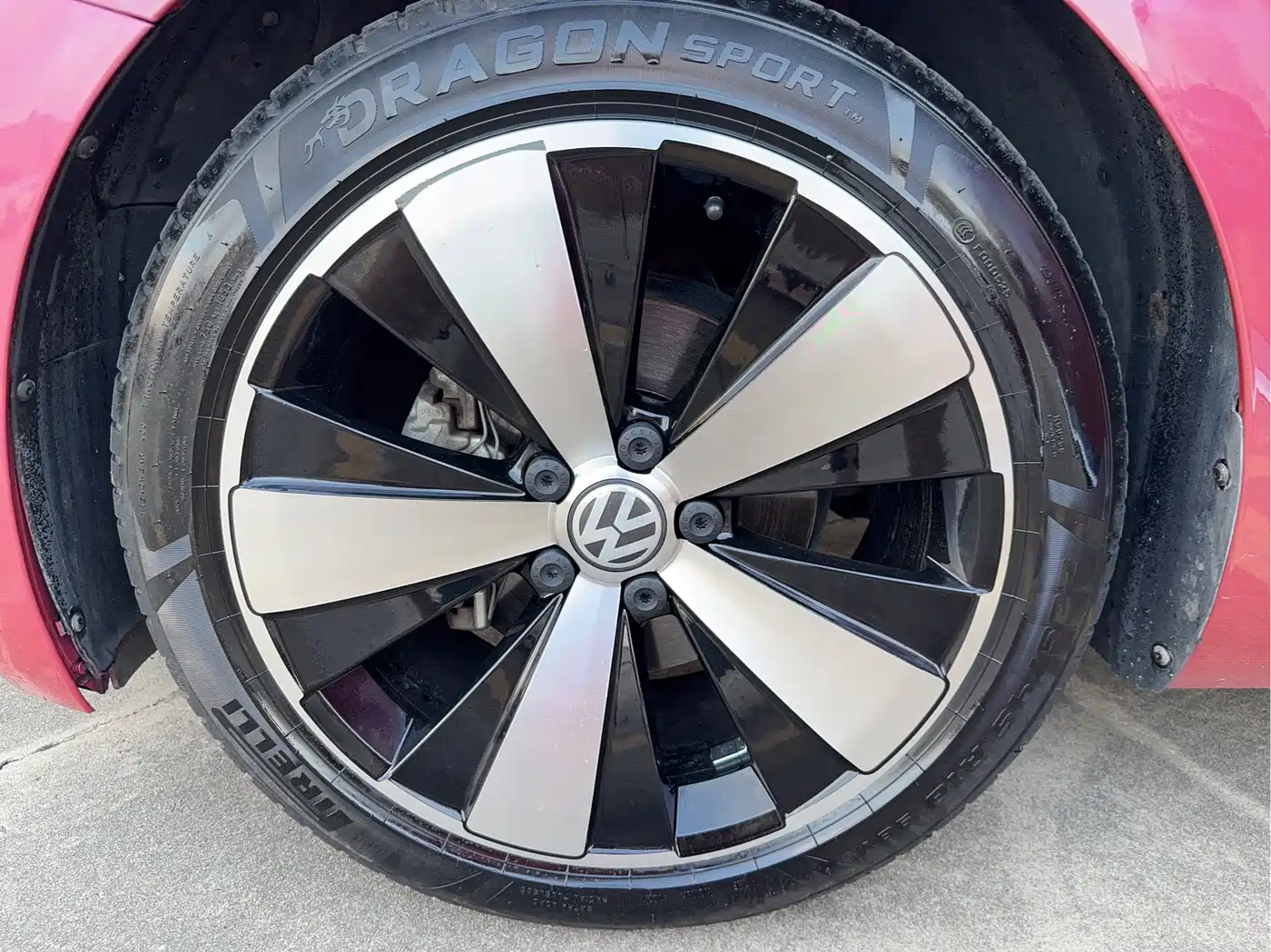 Volkswagen Beetle 2017 180TSI Pink Edition фото 14