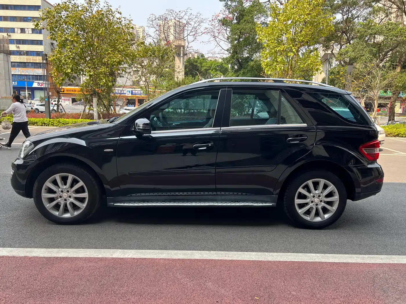 Mercedes-Benz M-Class 2010 ML 350 4MATIC Luxury фото 4