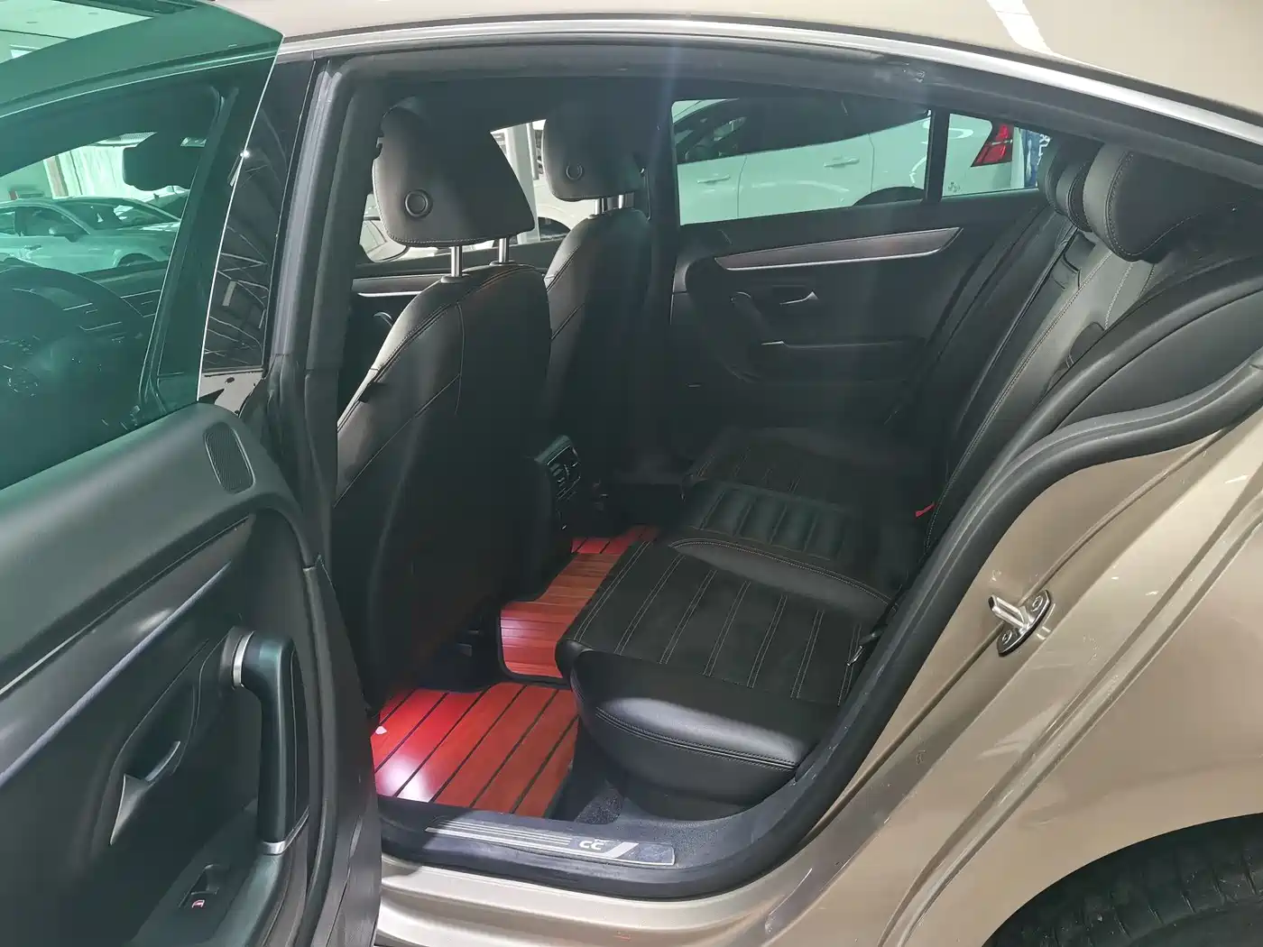 Volkswagen FAW-Volkswagen CC 2016 Model 1.8TSI Luxury фото 4