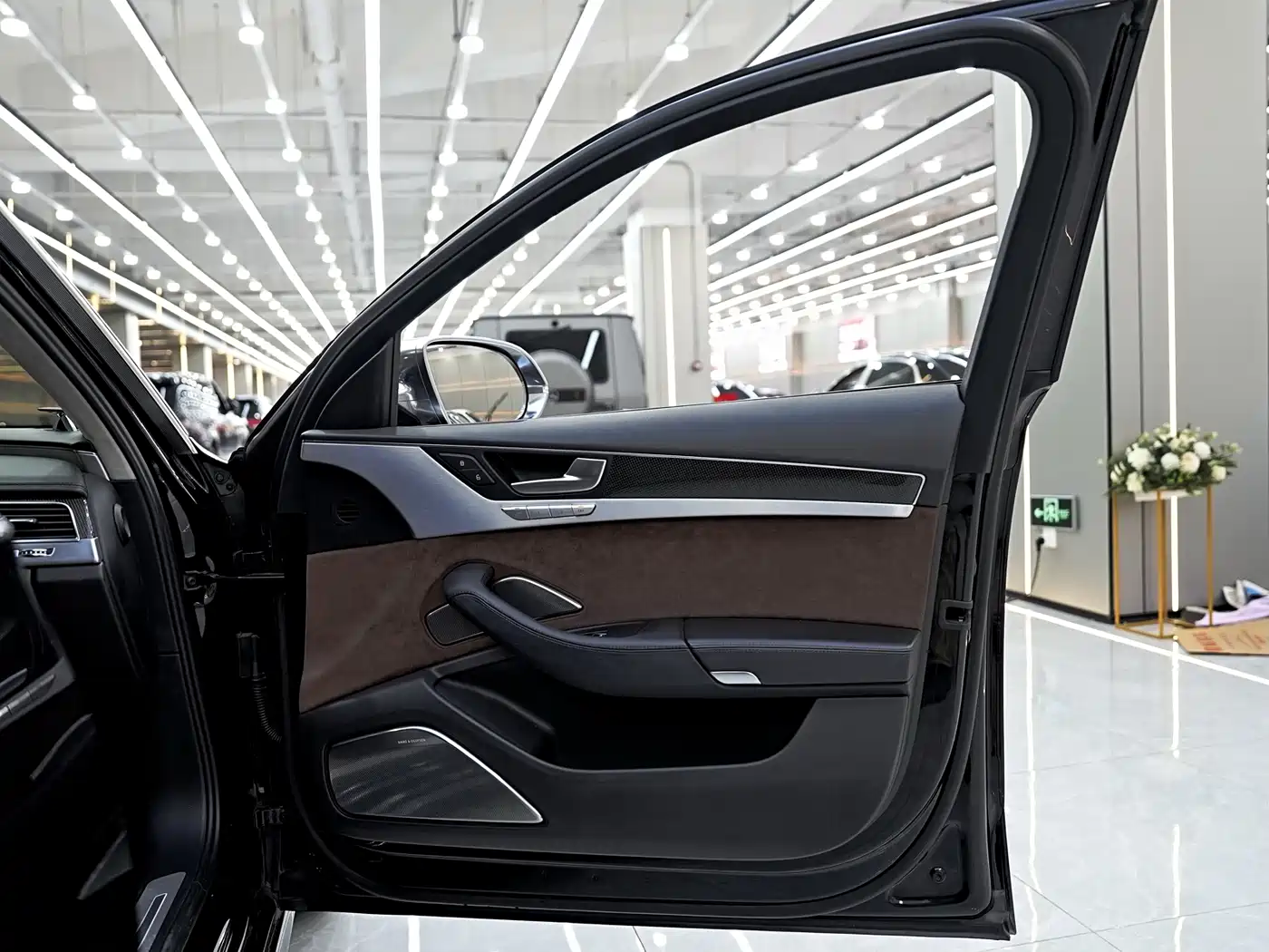 Audi S8 2013 S8 4.0TFSI quattro фото 10