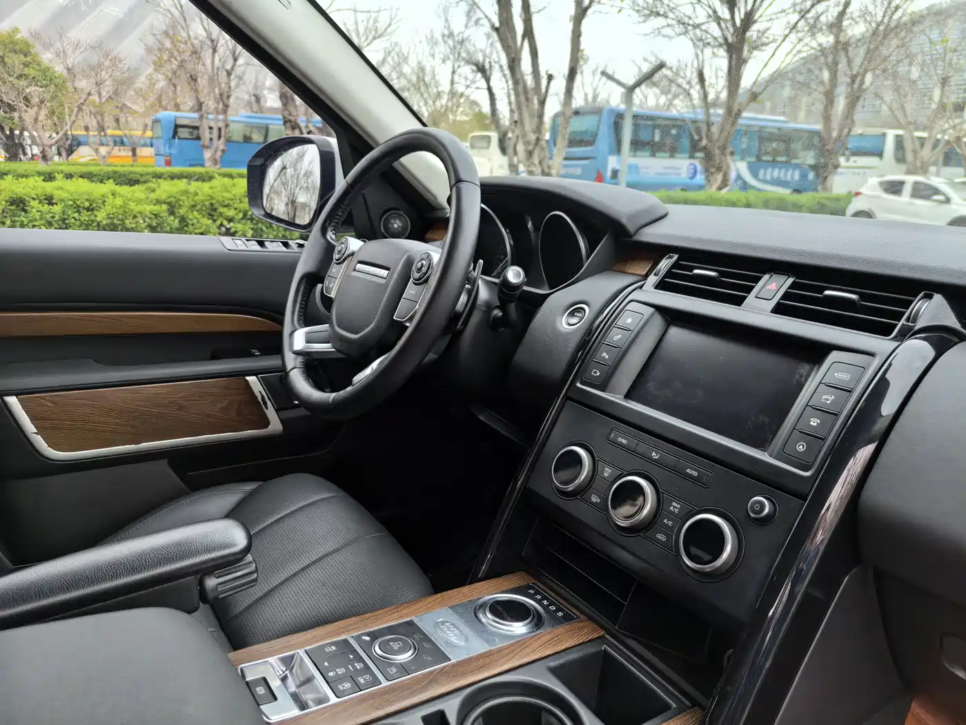 Land Rover Discovery 2017 3.0 SC V6 SE фото 13
