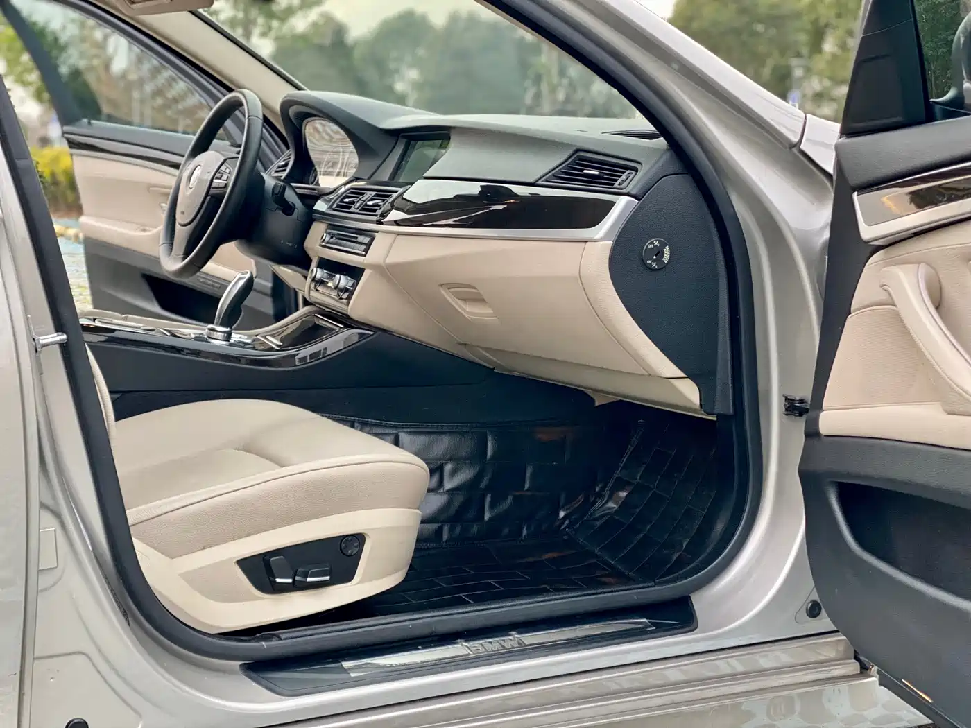 BMW 5 Series 2012 523Li Luxury фото 18