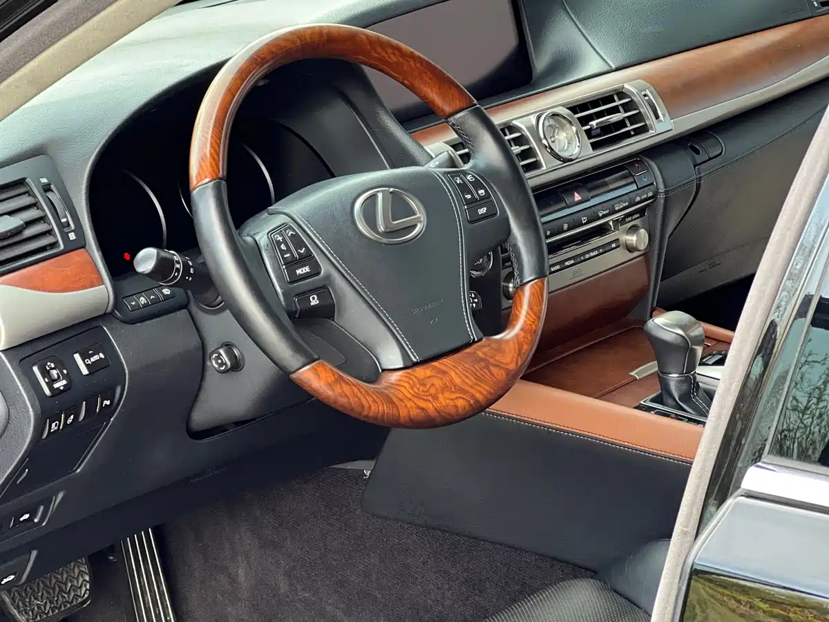Lexus LS 2013 460L Luxury Edition фото 20