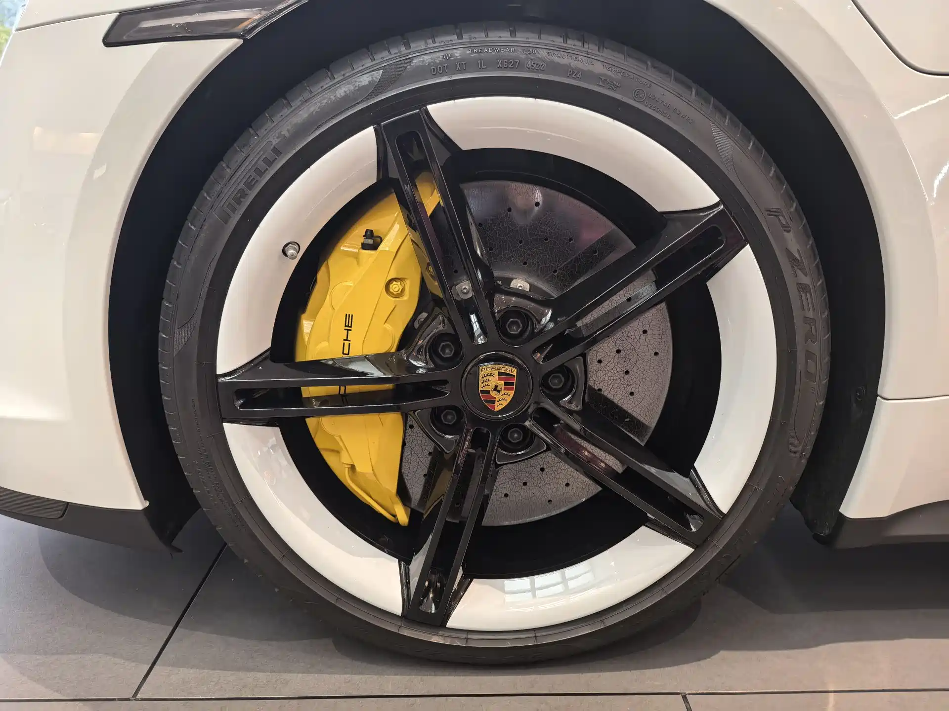 Photo 8 - Porsche Taycan