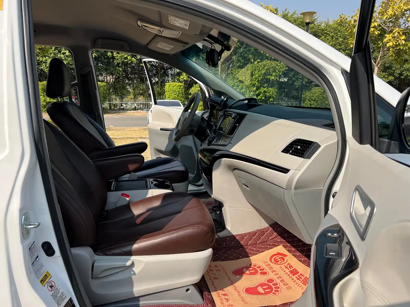 Toyota Sienna 2015 3.5L 4WD L фото 12
