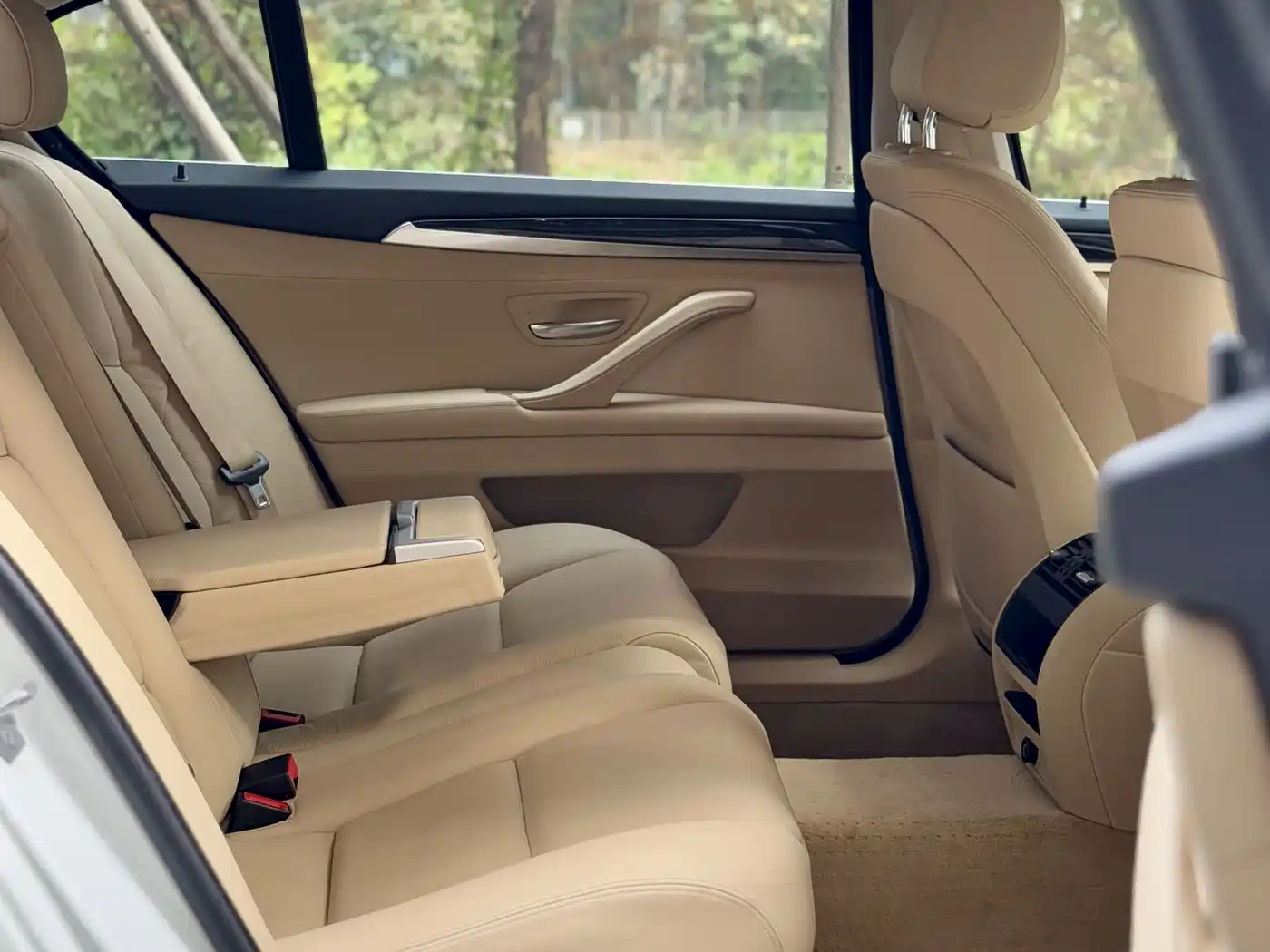 BMW 5 Series 2014 530Li Leading фото 17
