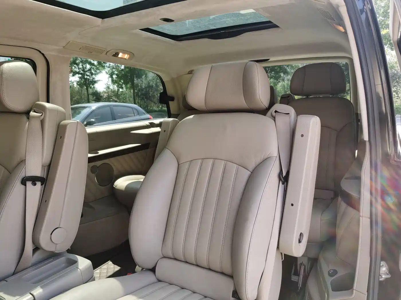 Mercedes-Benz Viano 2013 Model 3.0L Navigation Edition фото 14