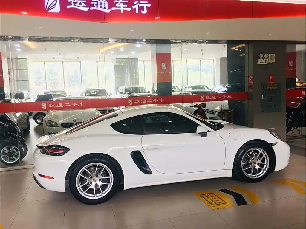 Porsche 718 2016 Cayman 2.0T фото 3