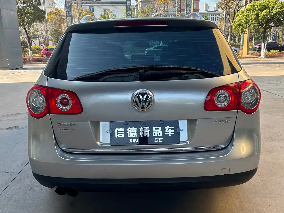 Volkswagen Passat 2011 2.0T Wagon Luxury фото 8
