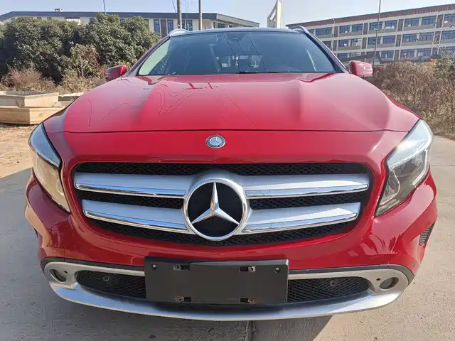 MERCEDES-BENZ GLA