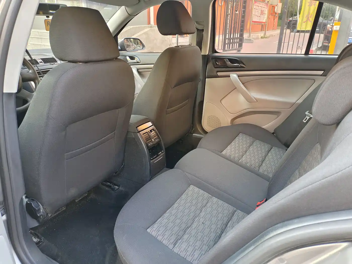 Škoda Octavia 2010 Model 1.6L Manual Leisure Edition фото 9