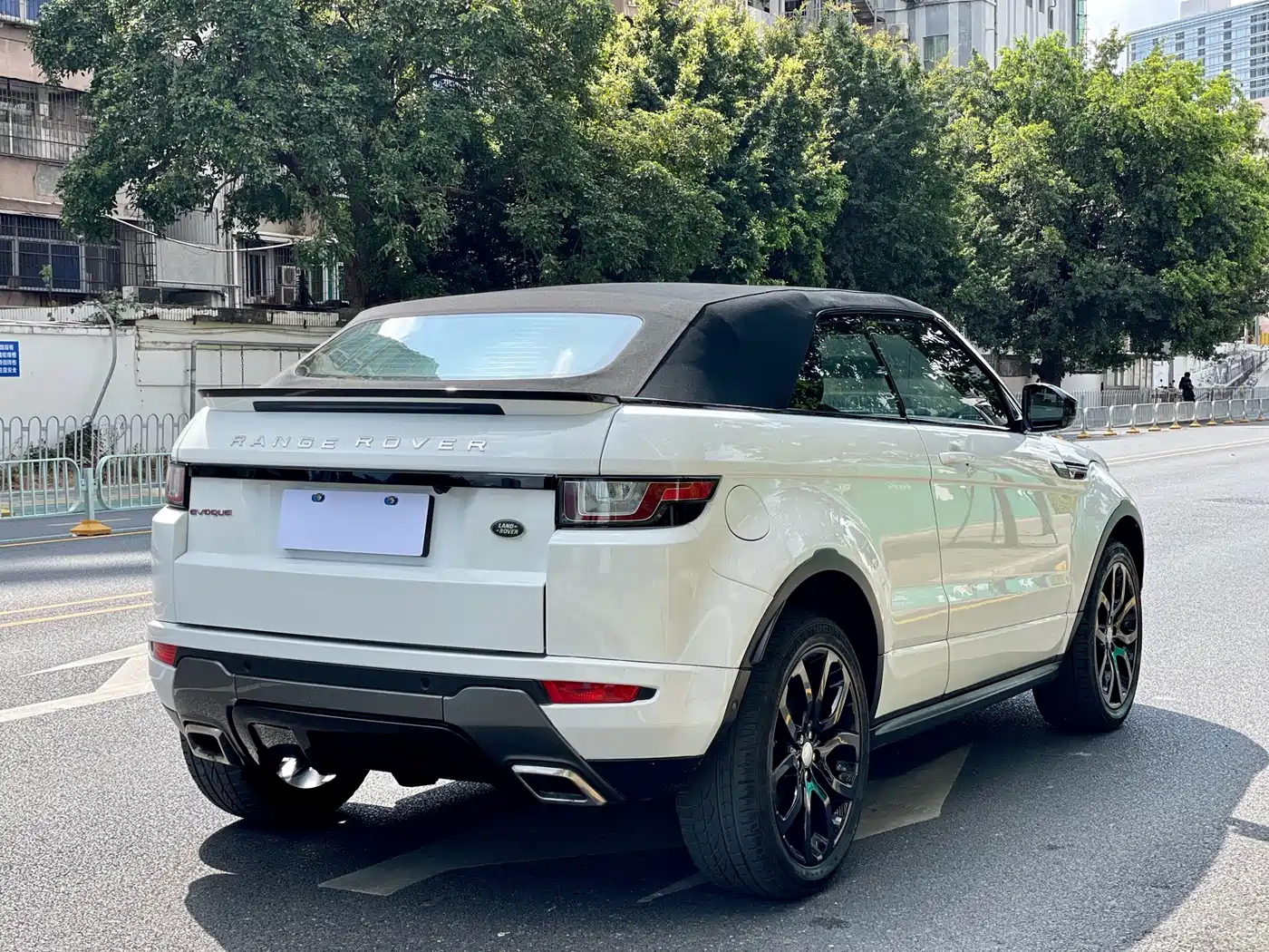 Land Rover Range Rover Evoque (Import) 2017 2.0T Convertible фото 14