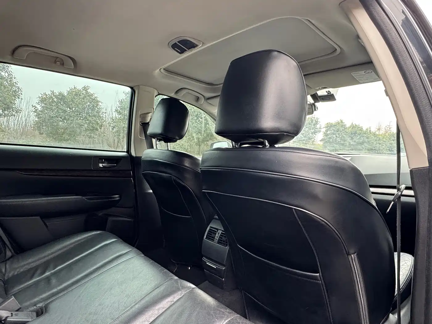 Subaru Outback 2011 2.5i Luxury Edition фото 11