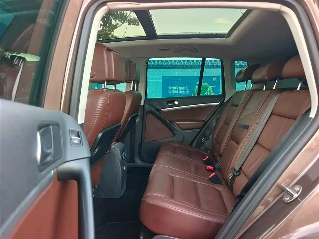 Volkswagen Tiguan 2015 2.0TSI Comfort Edition фото 9