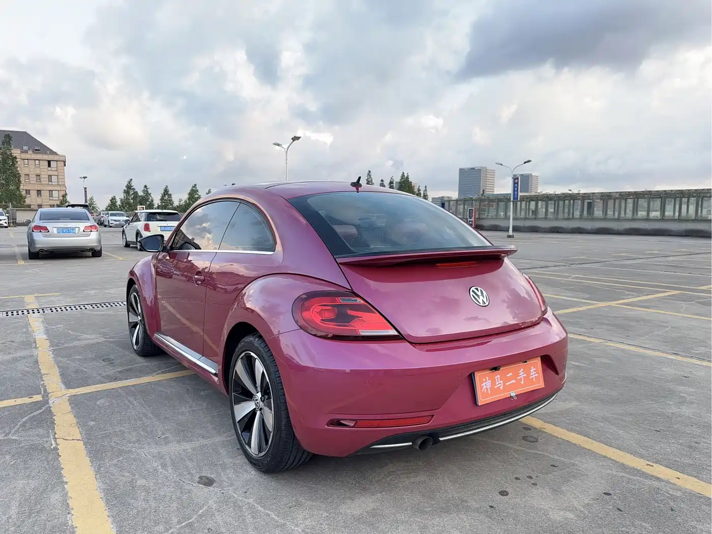 Volkswagen Beetle 2017 180TSI Pink Edition фото 4