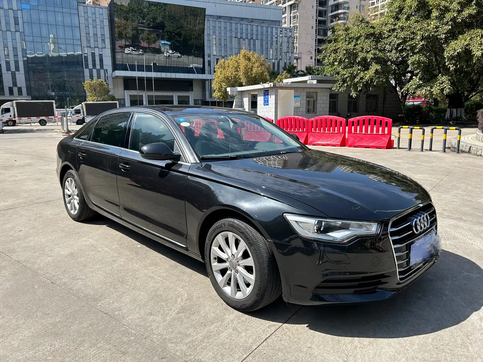 Фото 5 - Audi A6L