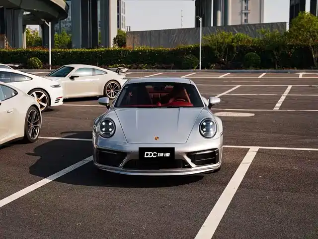 PORSCHE 911