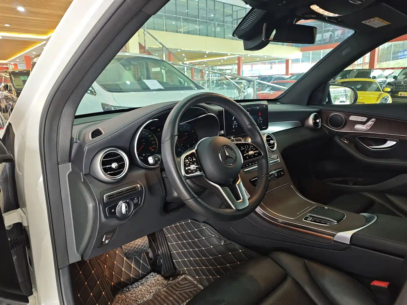 Mercedes-Benz GLC 2020 Facelift GLC 300 L 4MATIC Dynamic фото 7