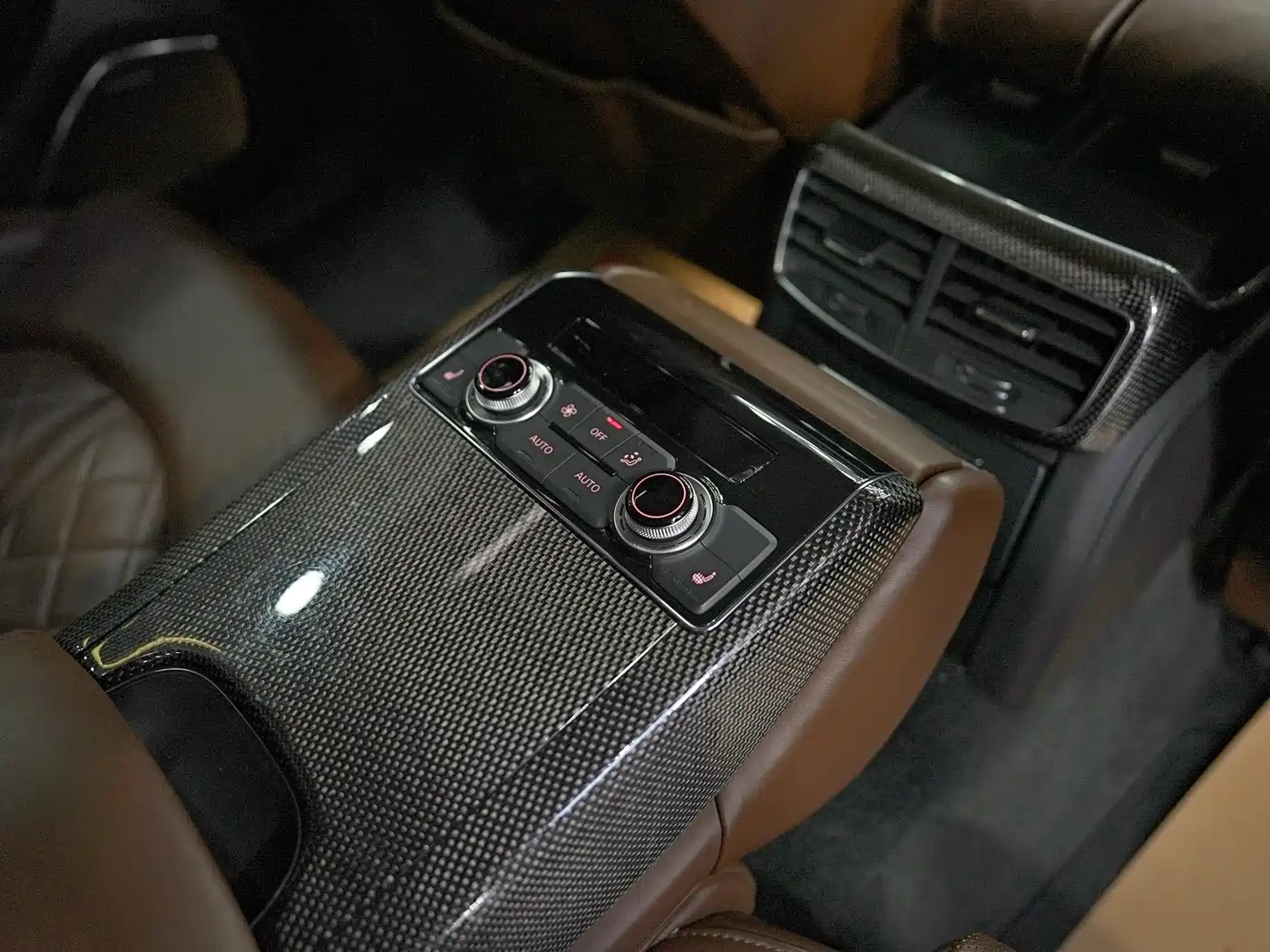 Audi S8 2013 S8 4.0TFSI quattro фото 20