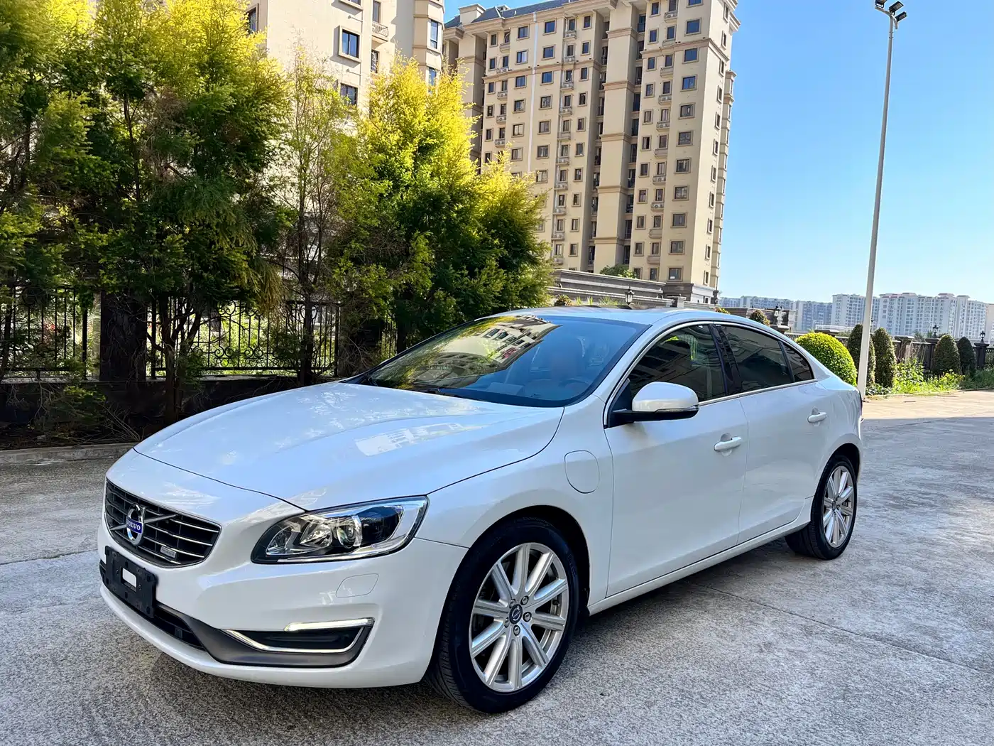 Volvo S60 Plug-in Hybrid 2015 2015 S60L E-Drive Hybrid T6 Intelligent Edition