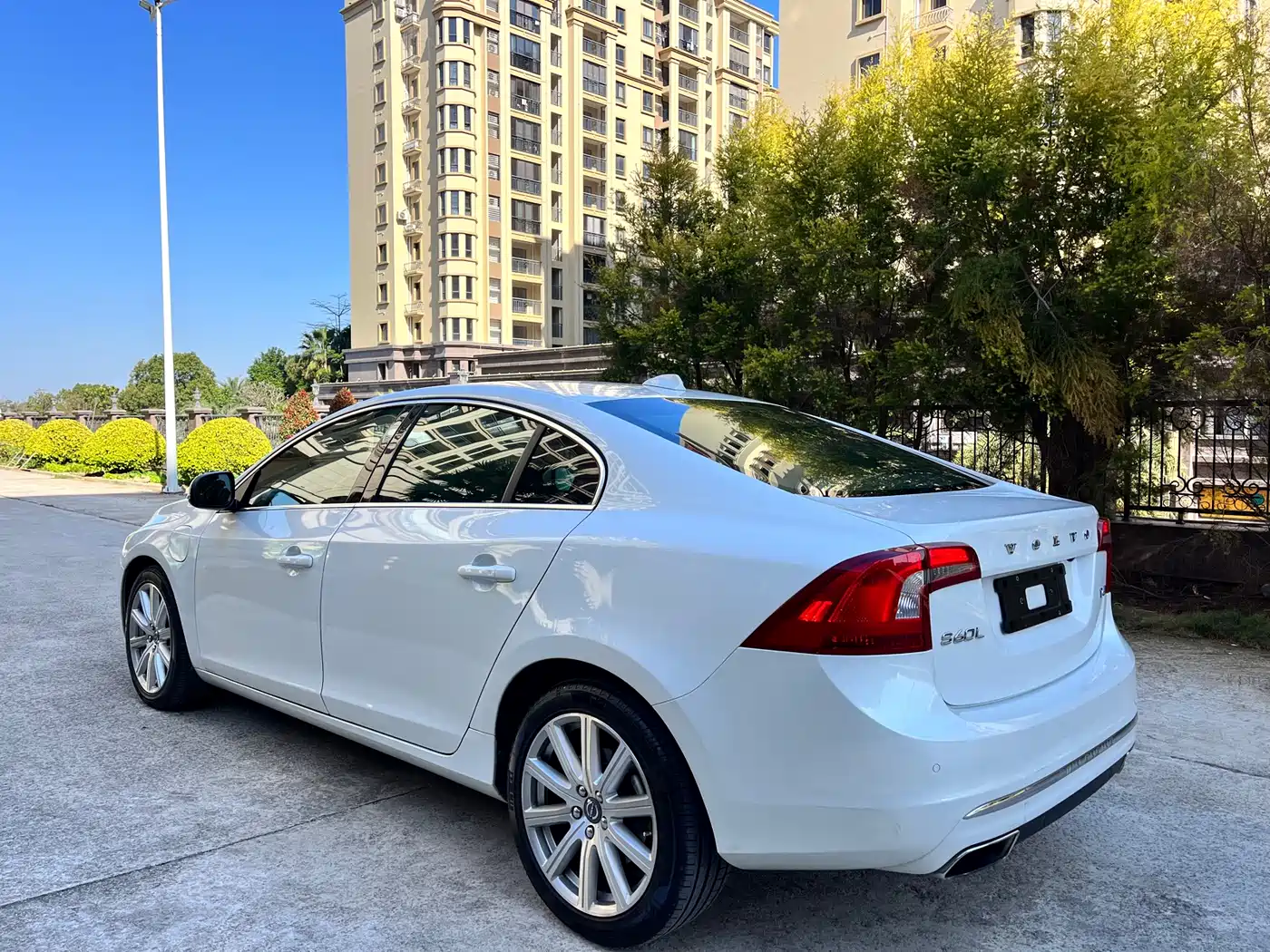 Volvo S60 Plug-in Hybrid 2015 2015 S60L E-Drive Hybrid T6 Intelligent Edition