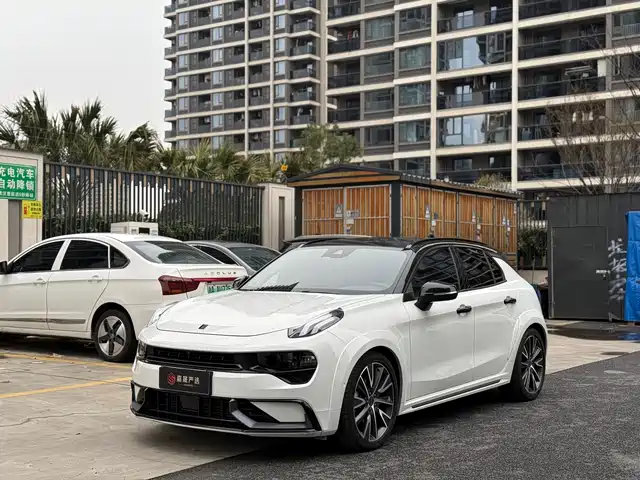 LYNK & CO. 02 HATCHBACK