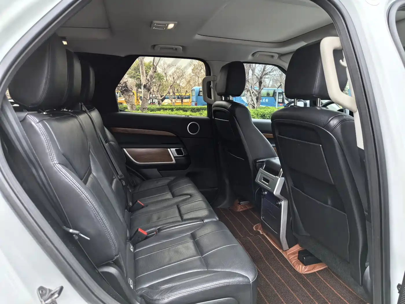 Land Rover Discovery 2017 3.0 SC V6 SE фото 12