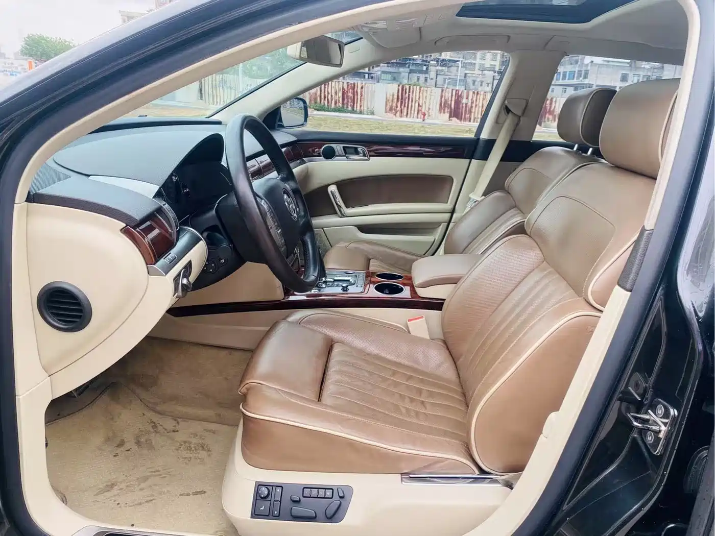 Volkswagen Phaeton 2011 3.6L V6 5-seat Extended Business Edition фото 5