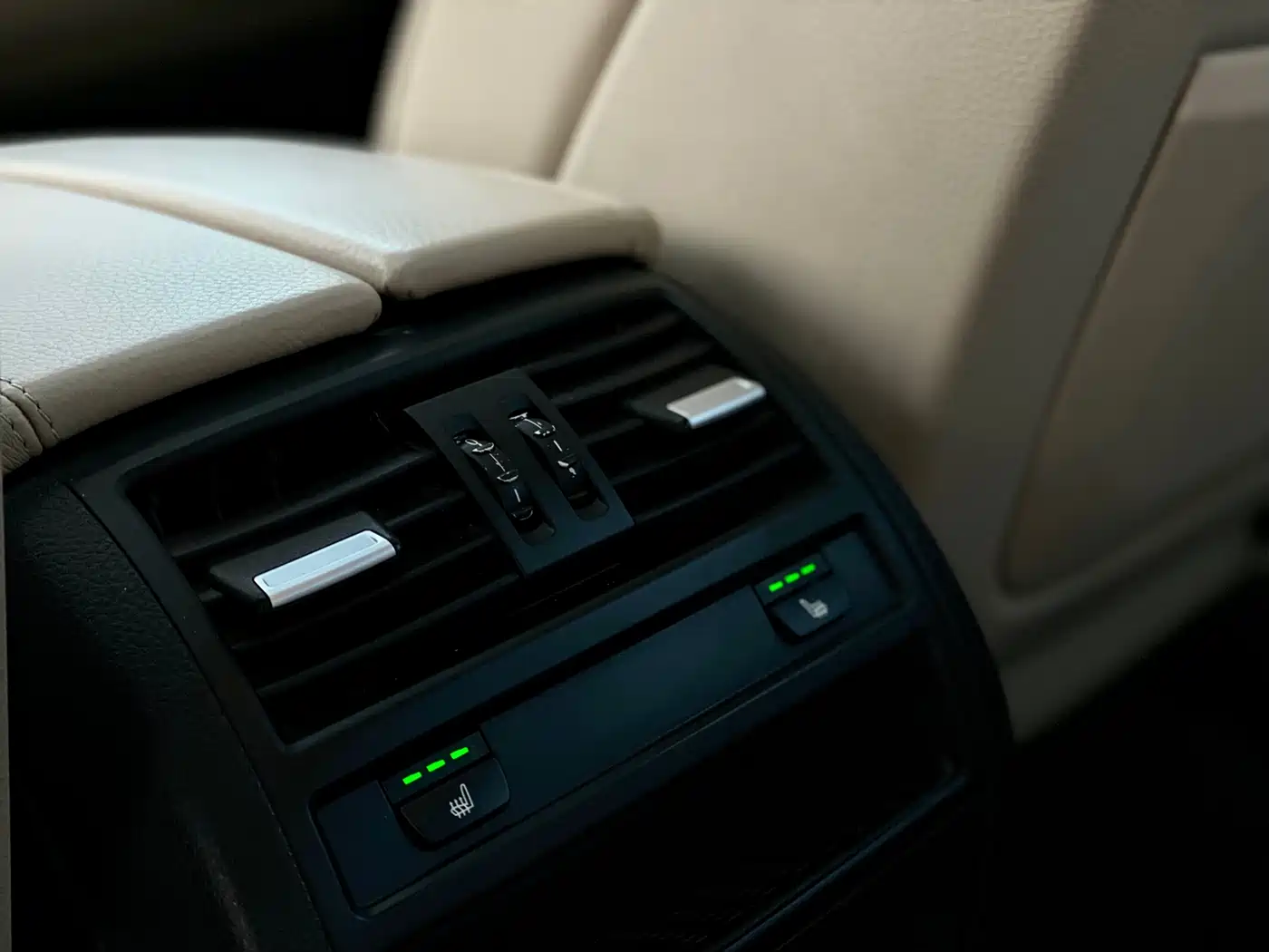 BMW 5 Series 2012 523Li Luxury фото 6