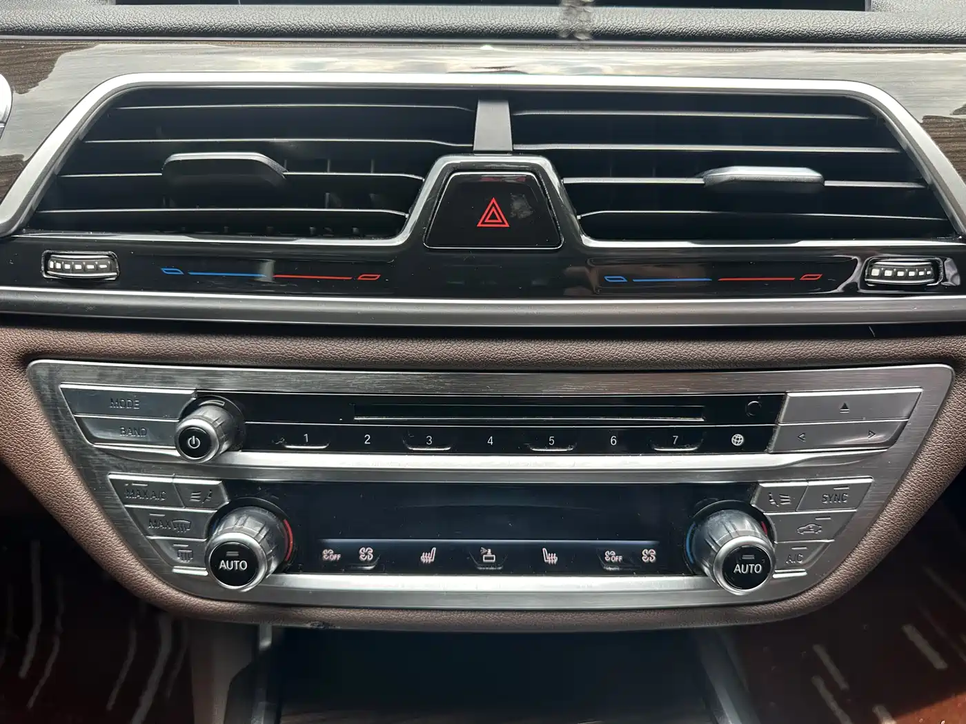 BMW 7 Series 2016 730Li Luxury фото 5