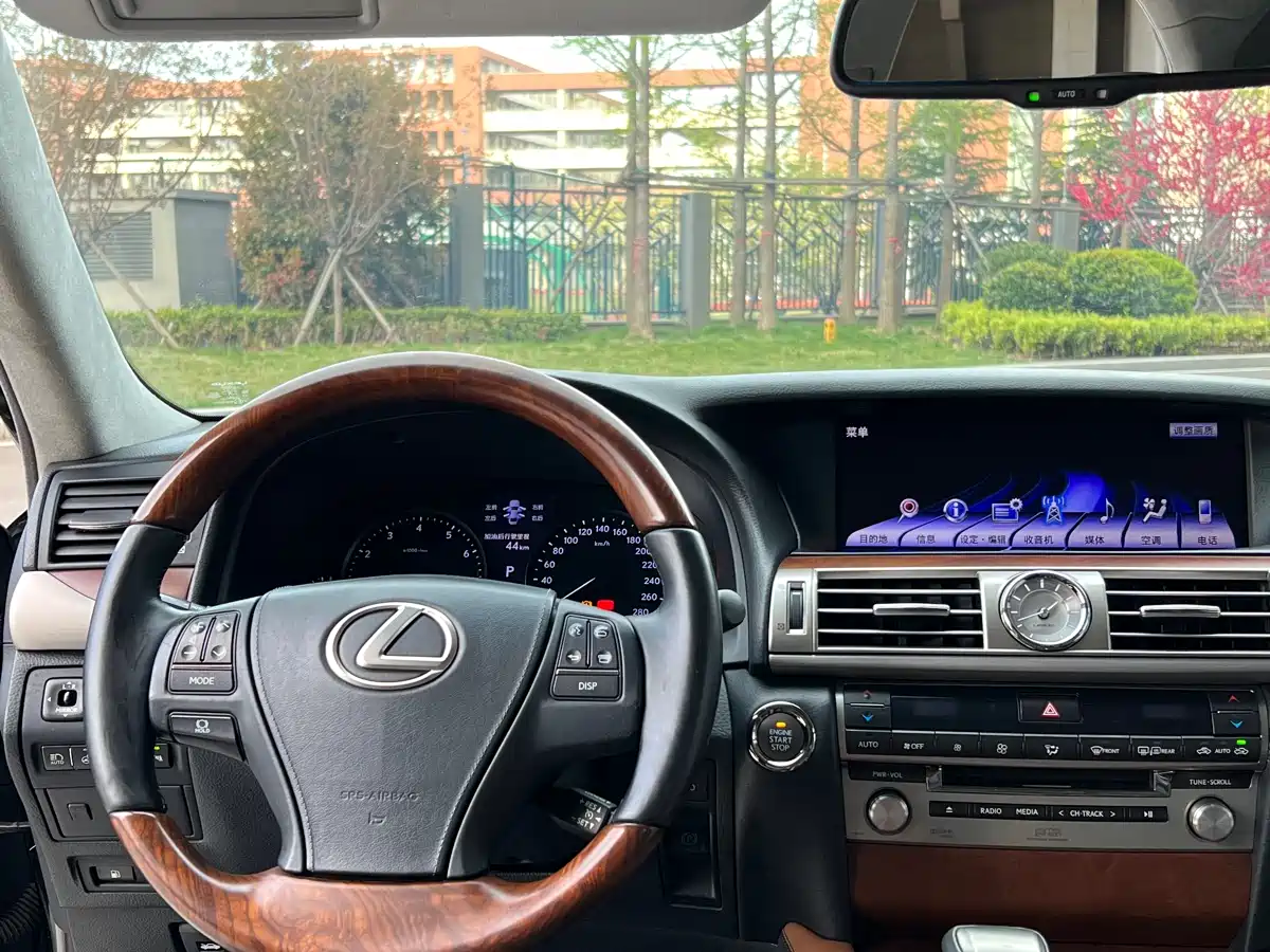 Lexus LS 2013 460L Luxury Edition фото 35