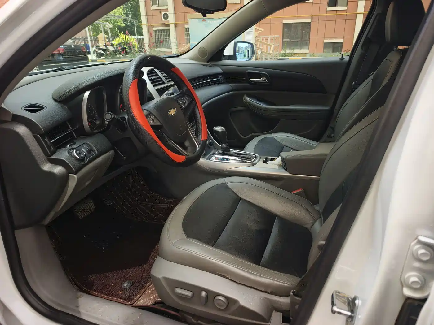 Chevrolet Malibu 2012 2.0L Automatic Luxury Edition фото 4
