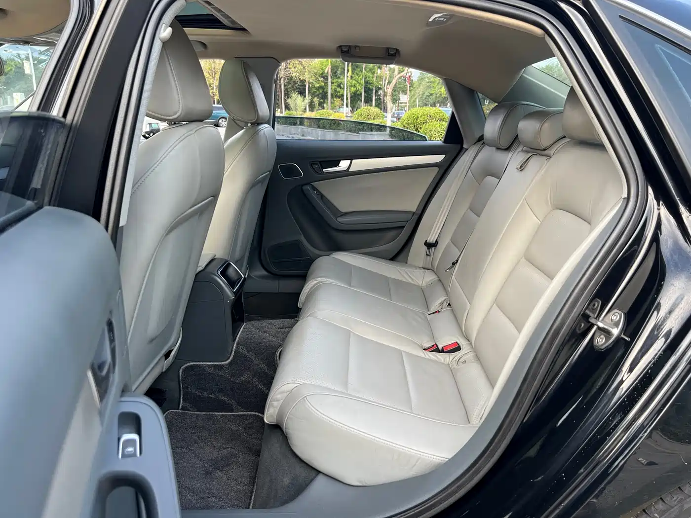 Audi A4L 2013 35 TFSI Automatic Standard фото 16
