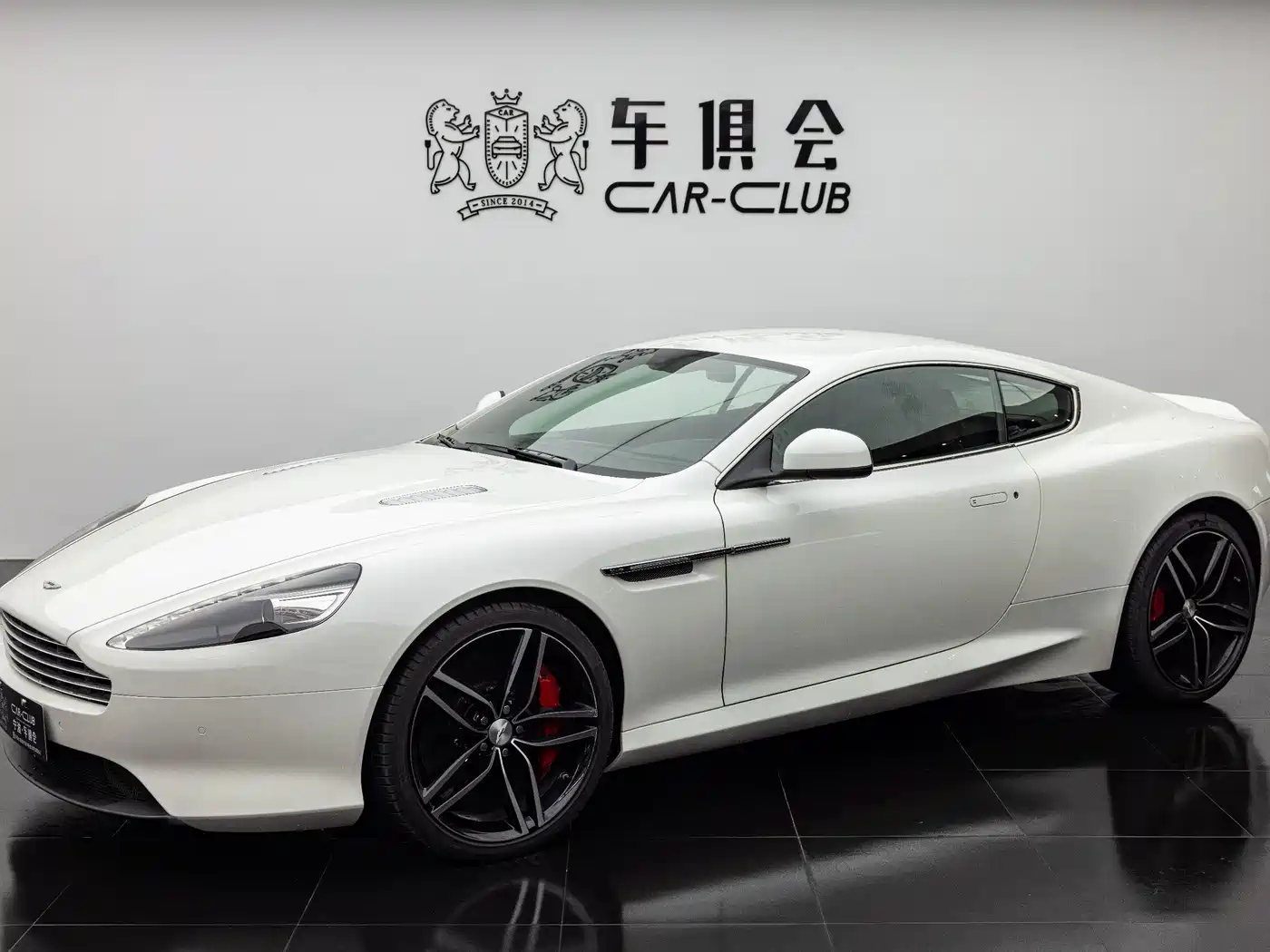 Aston Martin DB9