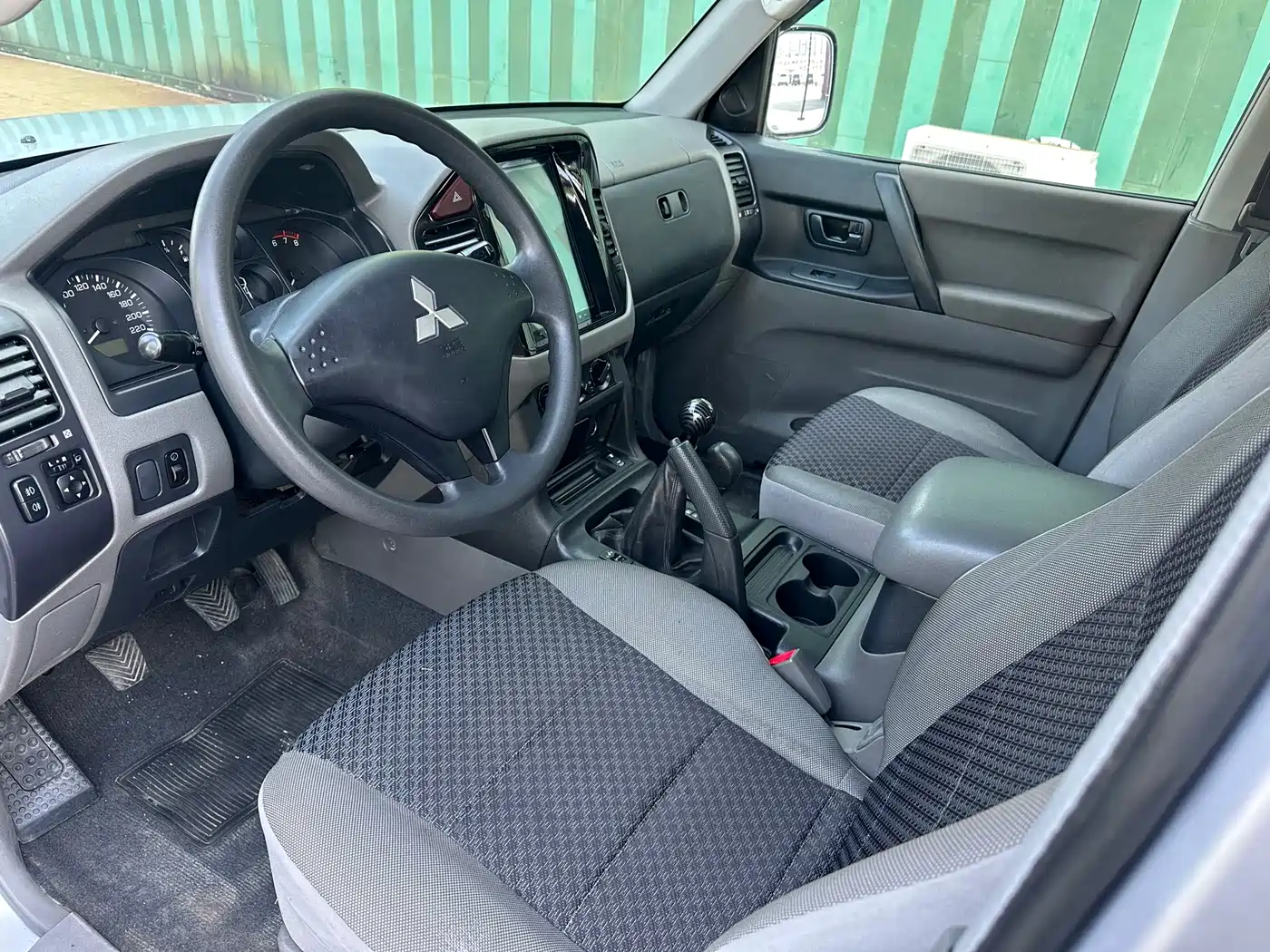 Mitsubishi Pajero 2011 Mitsubishi Pajero V73 3.0L MT GL фото 4