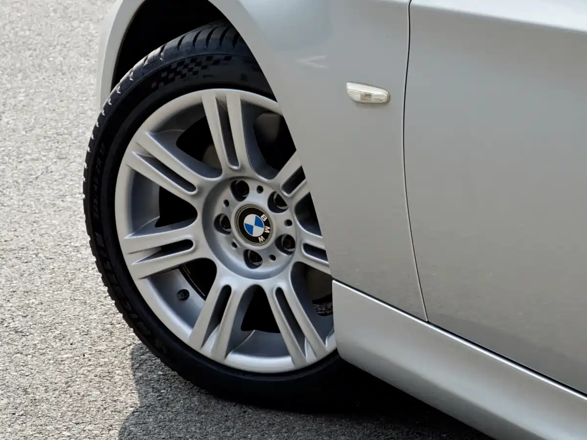 BMW 3 Series (Import) 2005 330i фото 8