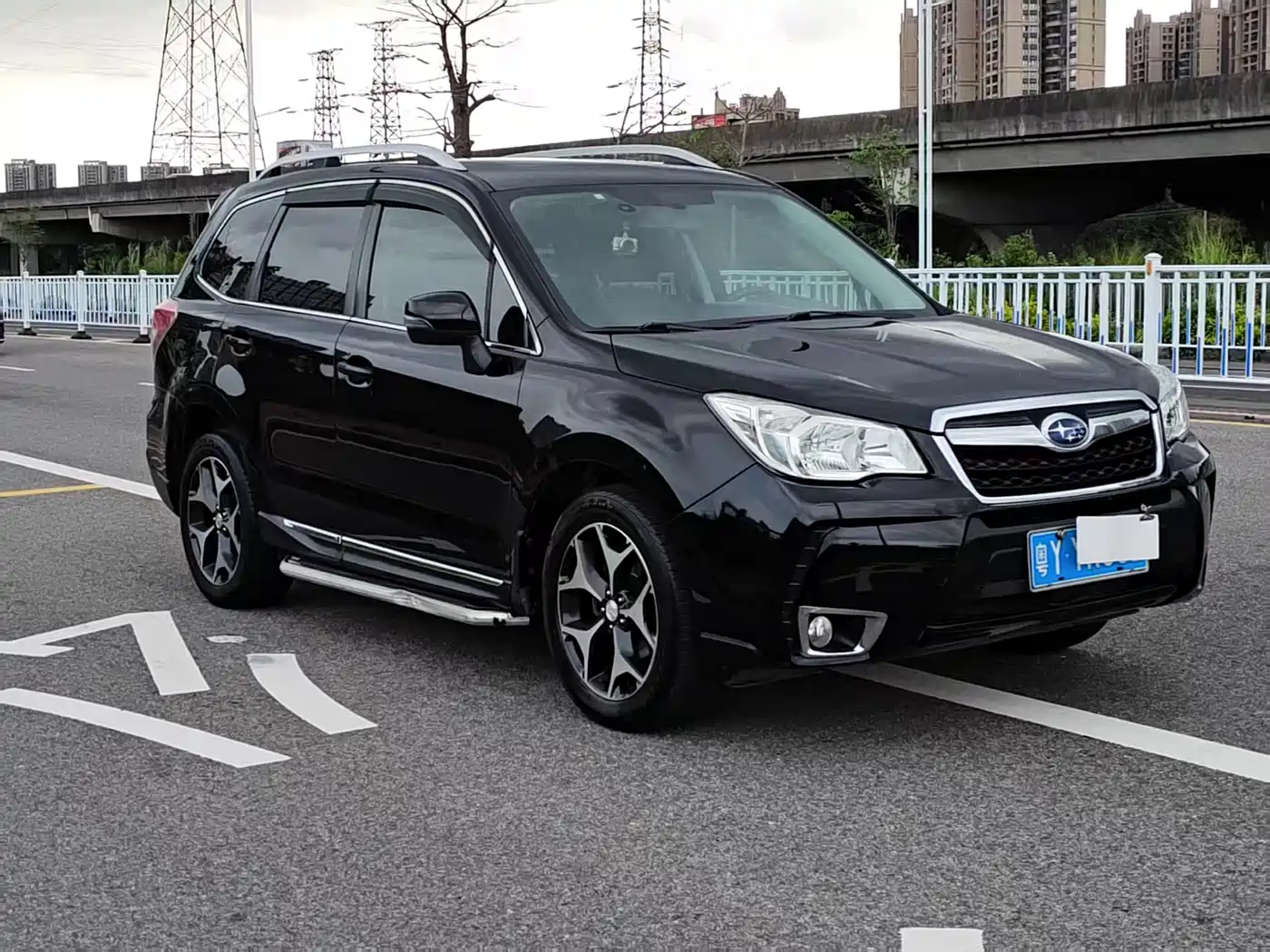 Subaru Forester 2015 2.0i Special Commemorative Edition фото 3